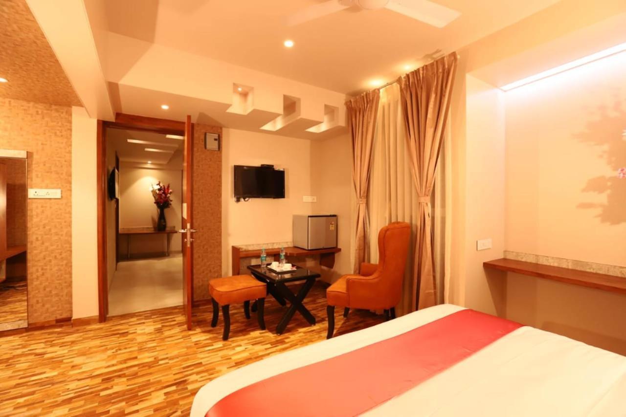 Hotel Prabha Palace 아마드나가르 외부 사진